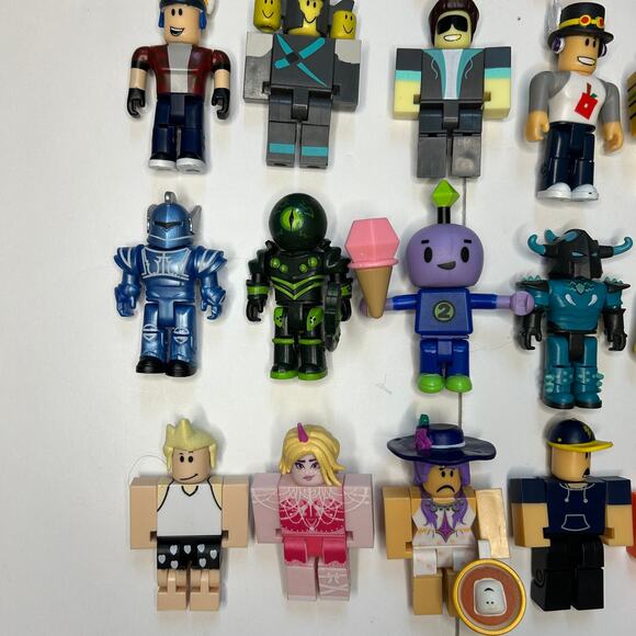 Lot of 20 Roblox Action Figures - Like New Condition - Picture 5 of 5